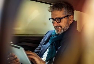 Private banking client using a tablet